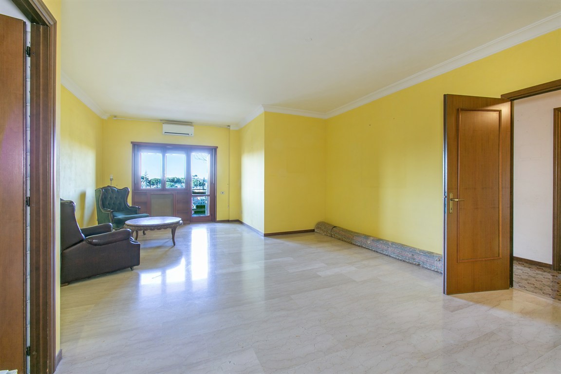 APPARTAMENTO 5° PIANO CON TERRAZZO