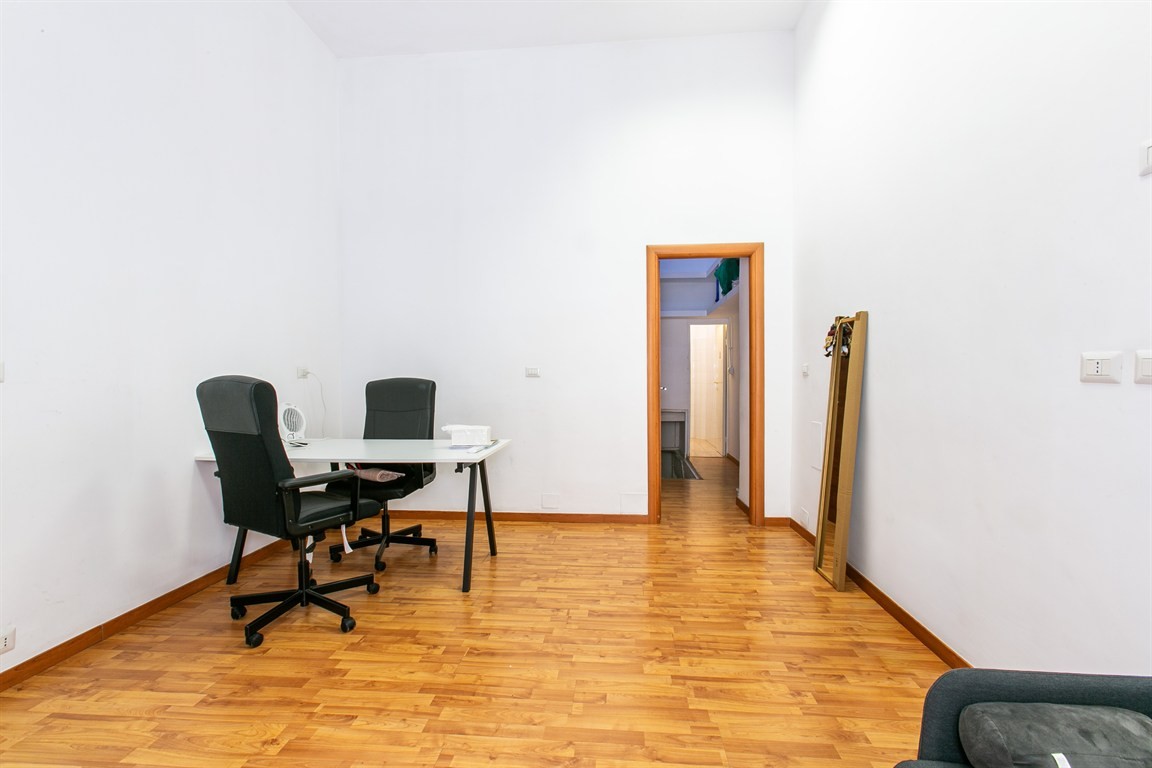 LOCALE C/1 + SOTTO NEGOZIO - OTTIMA RENDITA