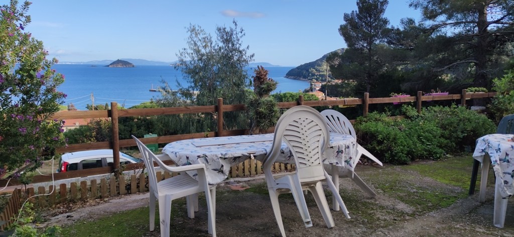 Appartamento in bifamiliare con spettacolare vista mare