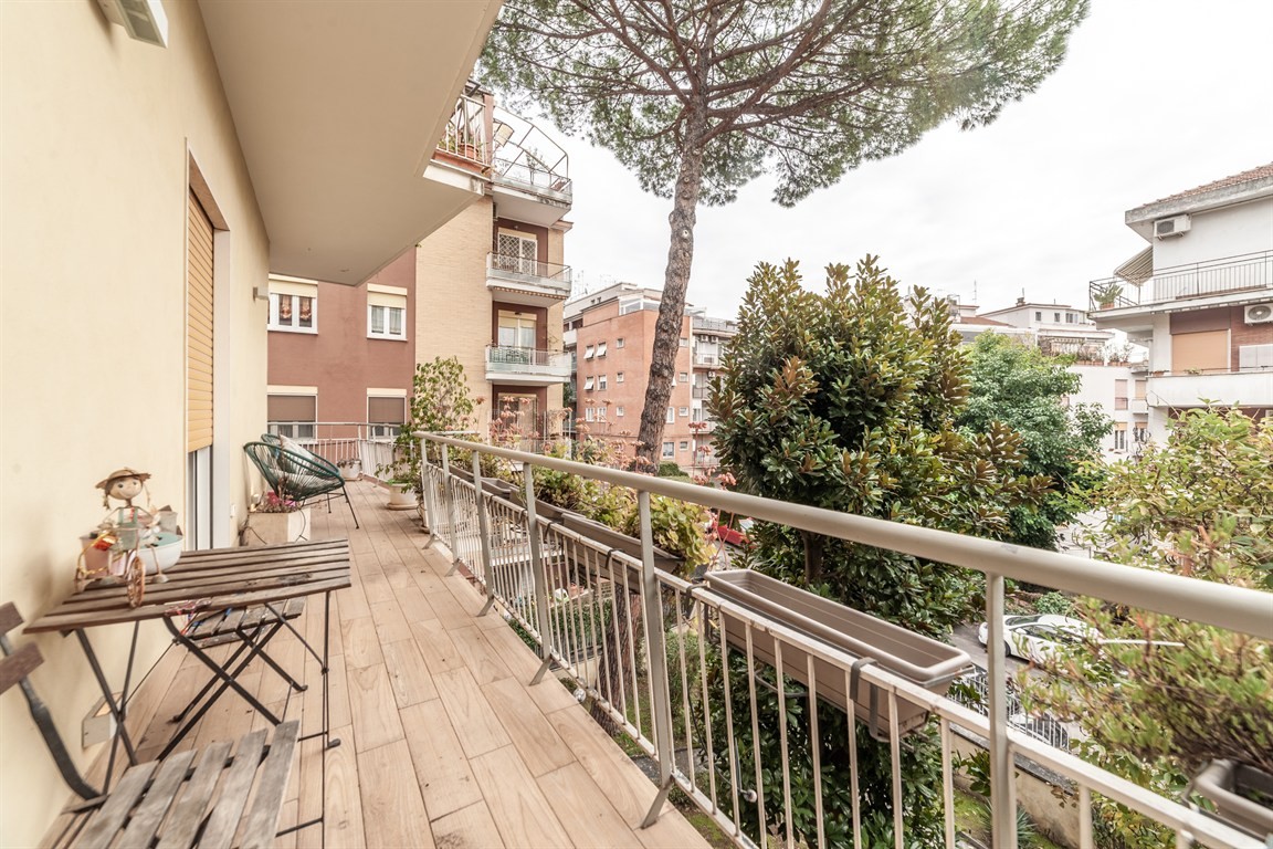 APPARTAMENTO luminoso con box, Via Giovanni Battista Falcone, Villa Bonelli Roma