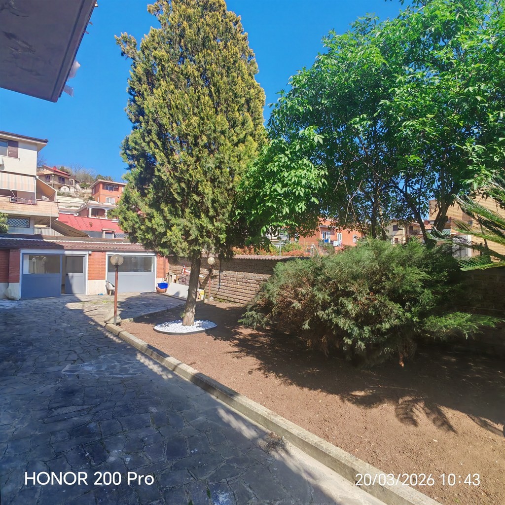 VILLINO porzione, Via Aliprando Caprioli, Roma