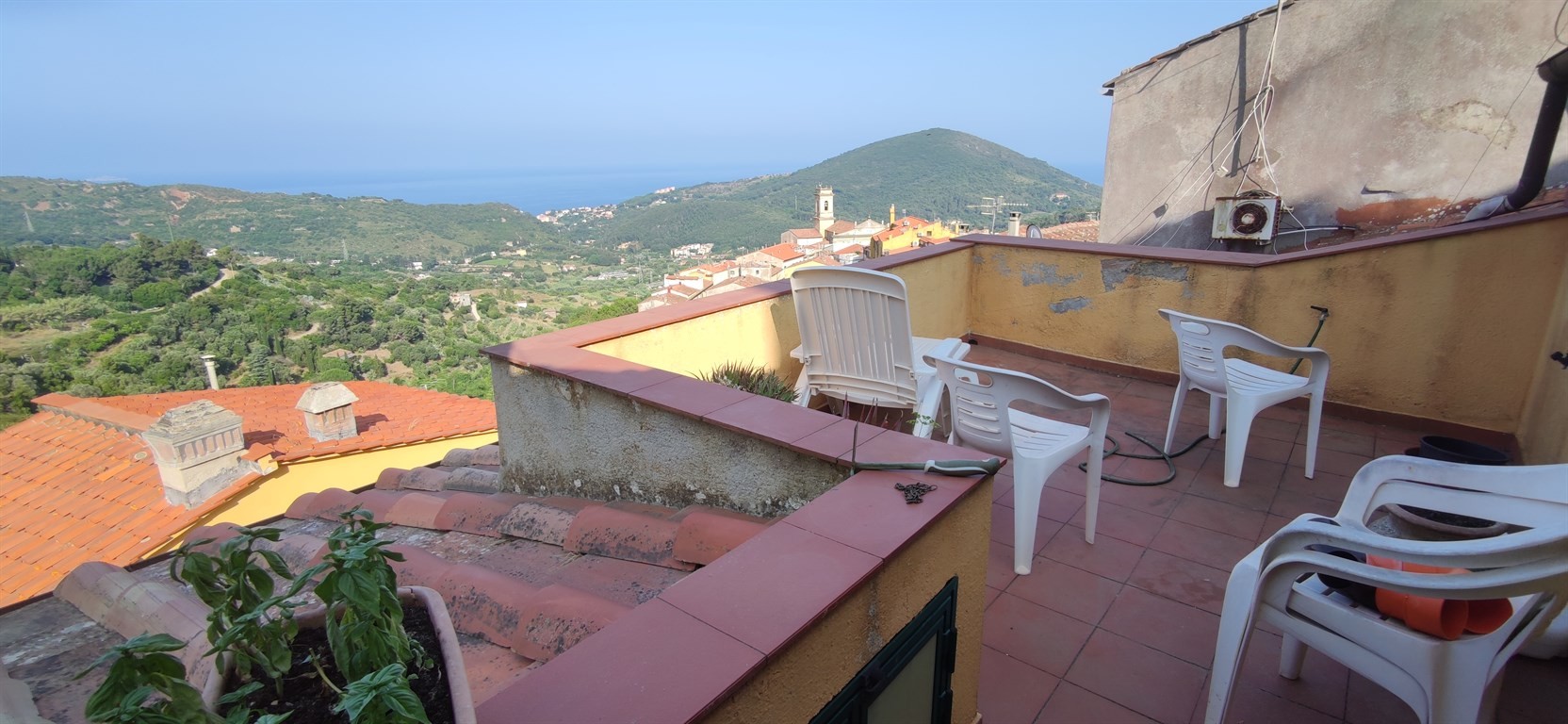 Trilocale nel centro storico con terrazza panoramica