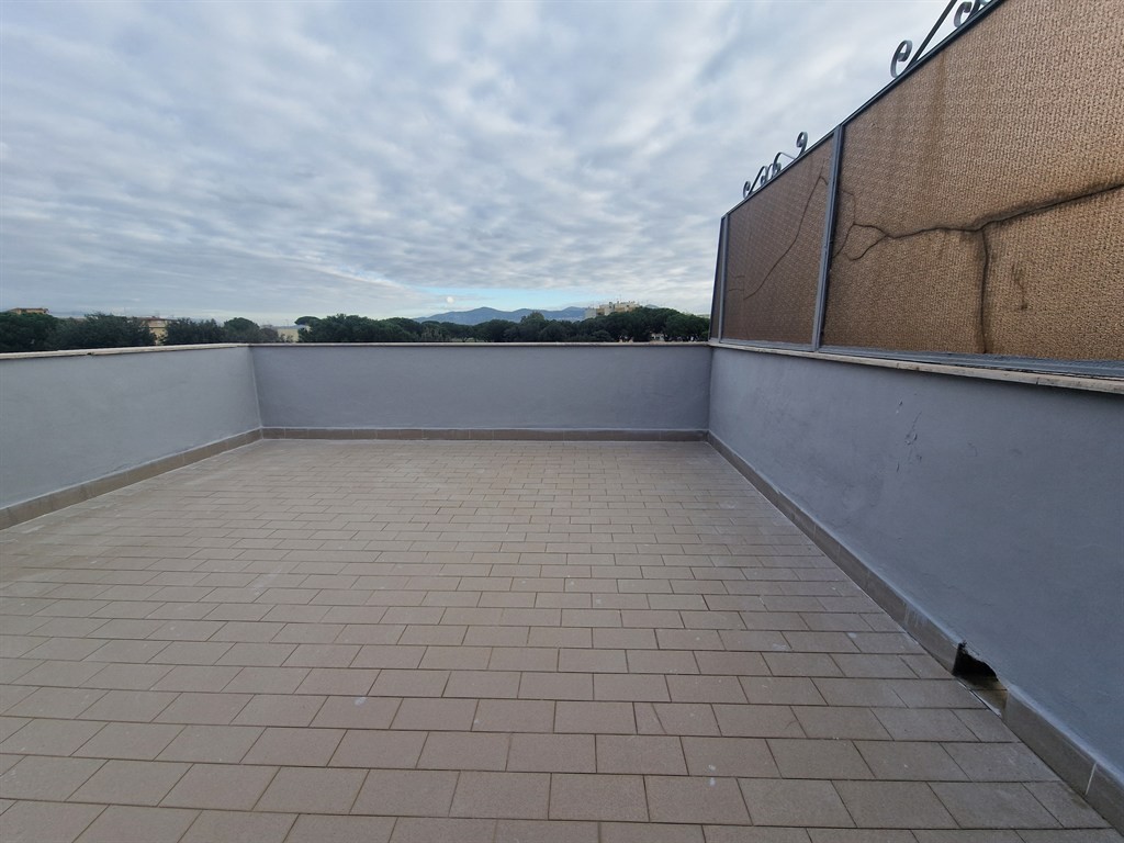 MONOLOCALE CON AMPIA TERRAZZA