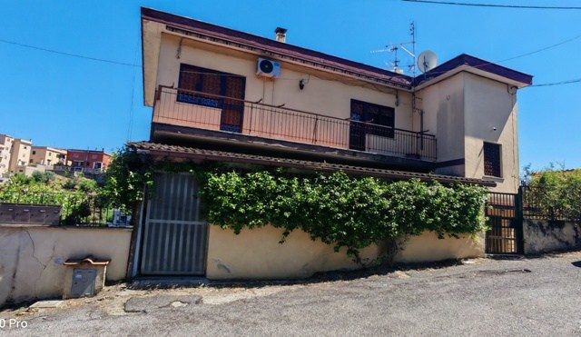 APPARTAMENTO 5 LOCALI, VIA SARDIGLIANO ROMA