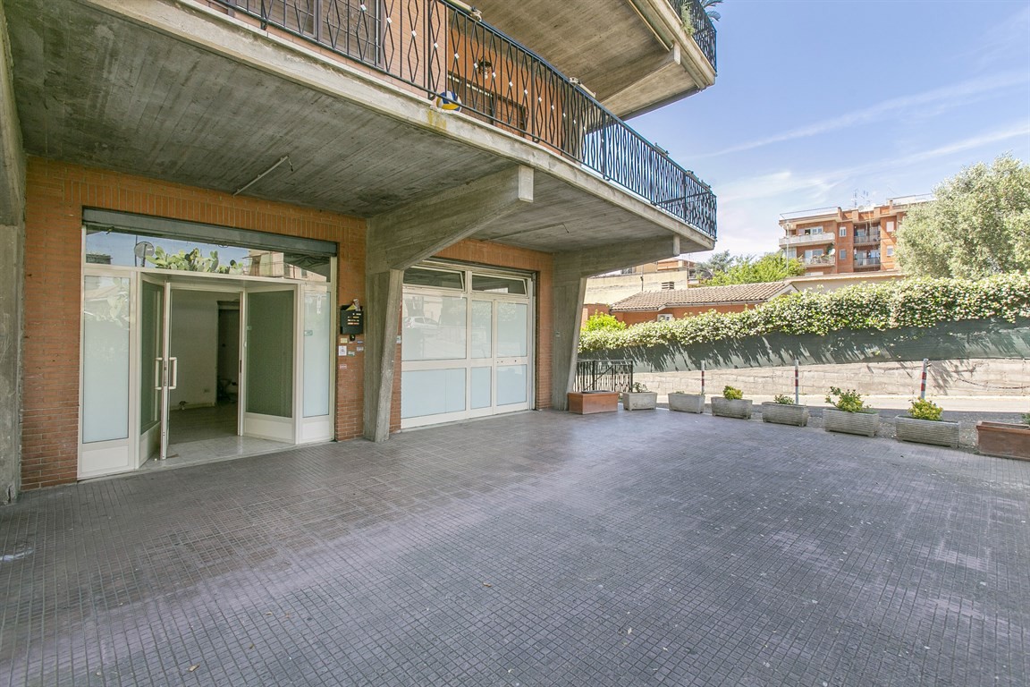 LOCALI COMMERCIALI CASSIA