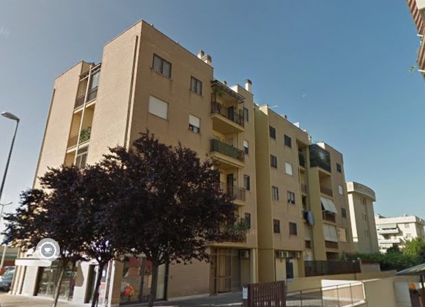 Attico bilivello con due terrazzi e box auto