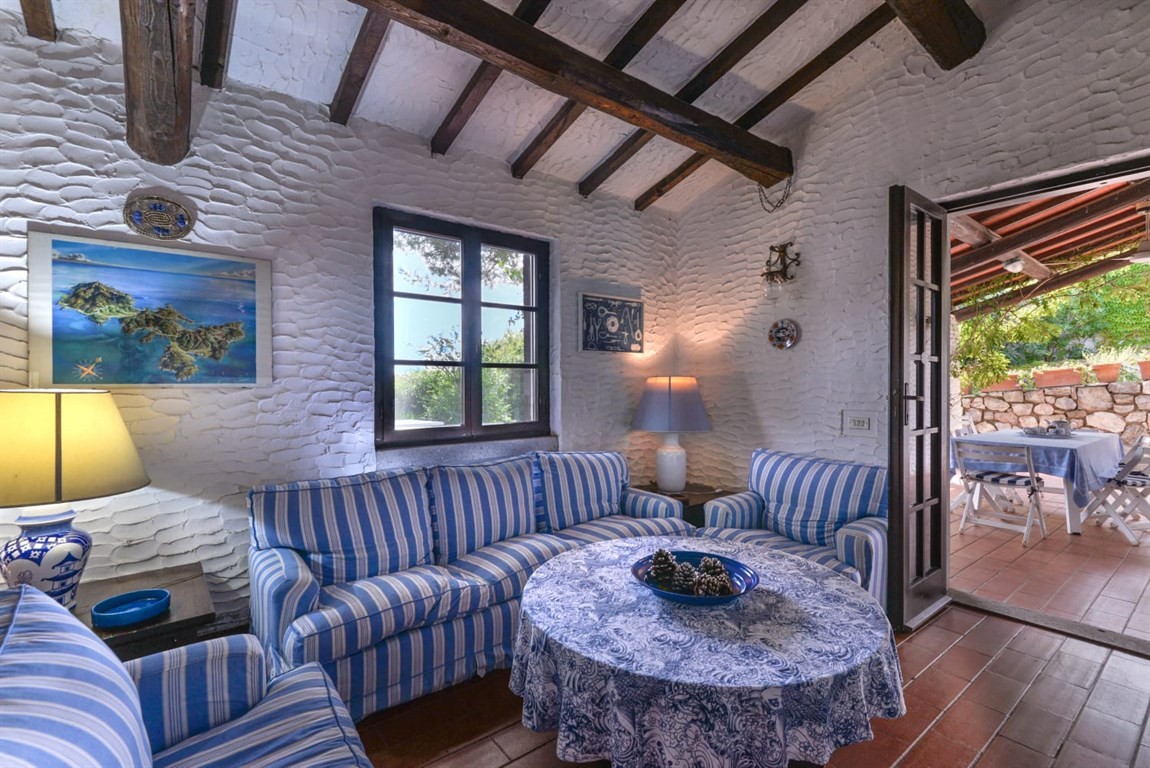 Villa unifamiliare finemente rifinita con corpo secondario e parco esclusivo