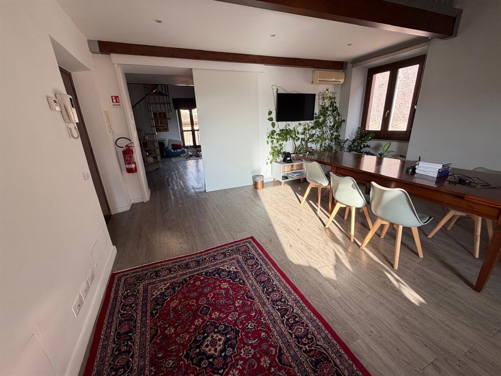 Ampio trilocale ristrutturato - Via del Colosseo