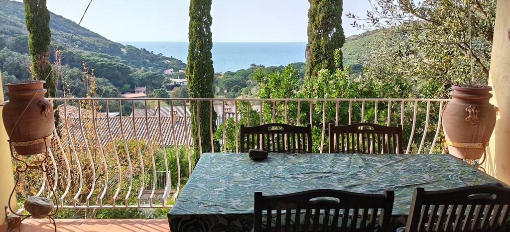 Bilocale ristrutturato con terrazza vista mare