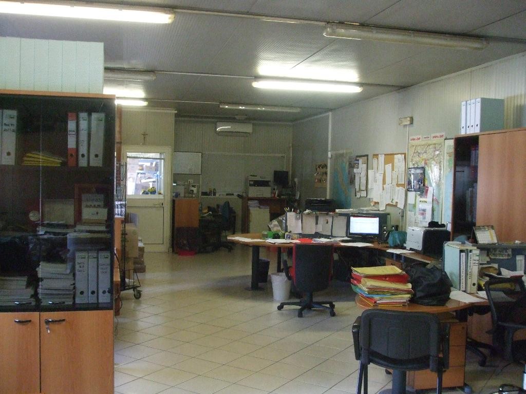 TUSCOLANO - immobile  ingresso indipendente con ampia zona parcheggio