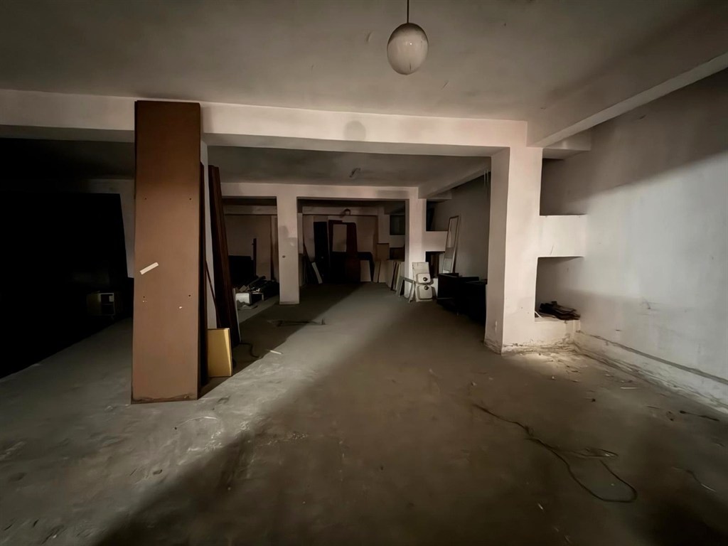 Ampio Locale Open Space (Piano S3) – Zona Roma (Via degli Olmi)