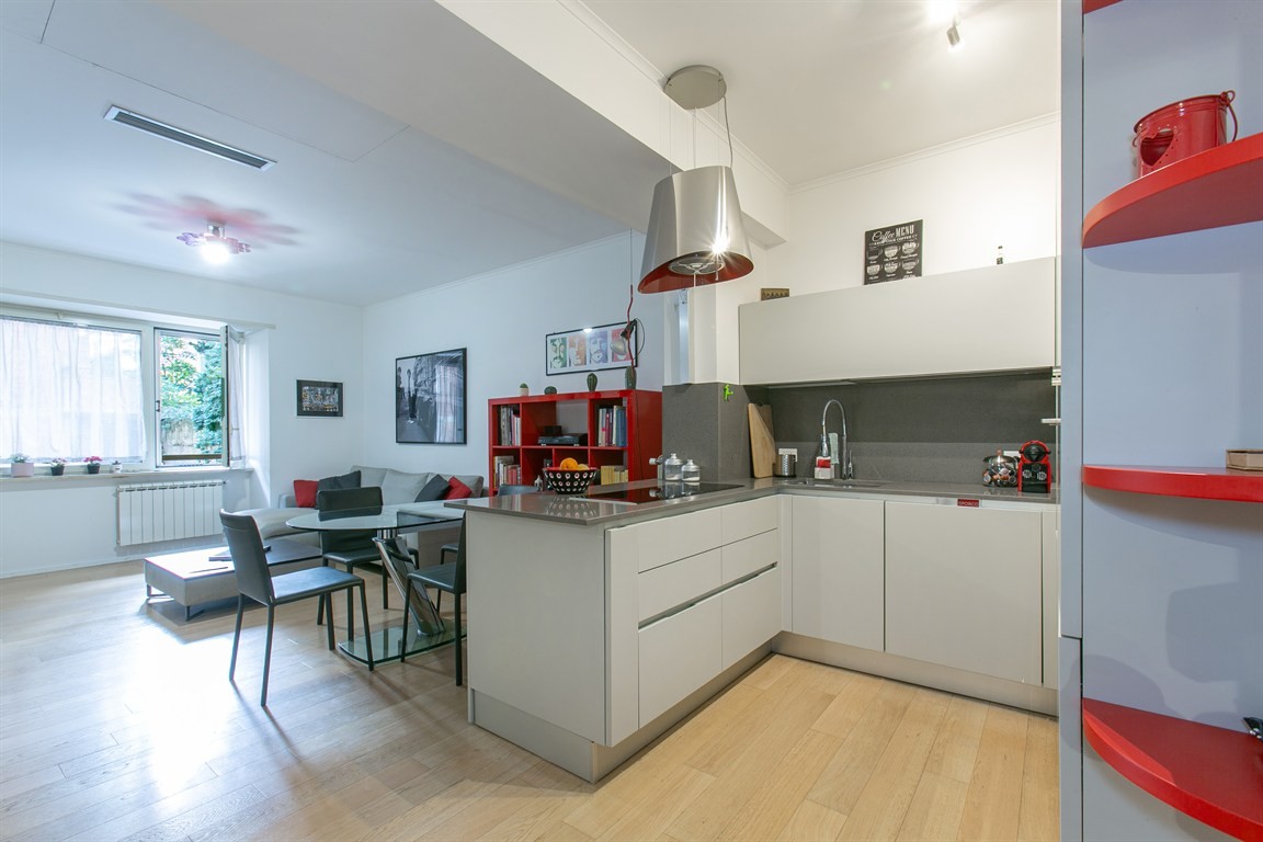 COPPEDE' BILOCALE RISTRUTTURATO CON POSTO AUTO